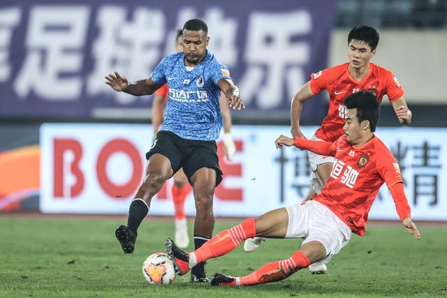 镜报：阿森纳或出售8人筹集引援资金，本·怀特、特罗萨德在列